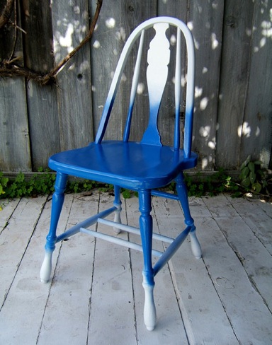 silla gradiente blanco azul